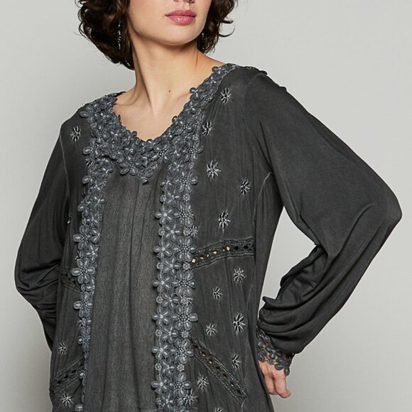 Black Bernice Floral Embroidery Woven Top by POL - Picture 3 of 4